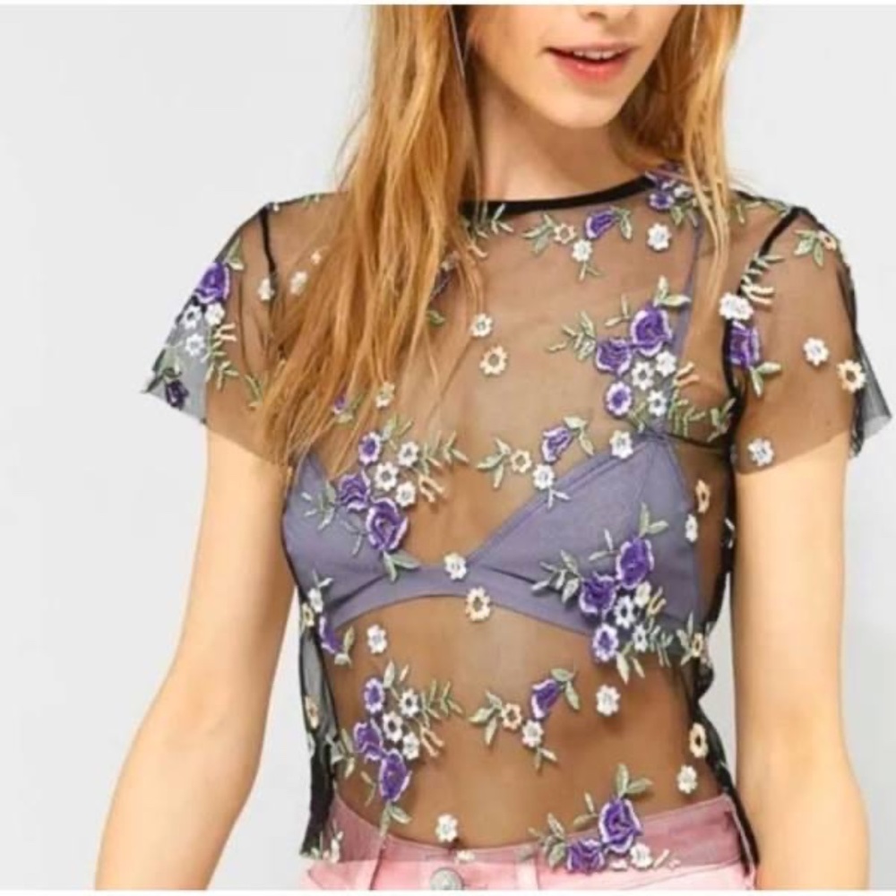 EUC Urban Outfitters Sheer Mesh Floral Embroidered Crop Top Black Women’s med